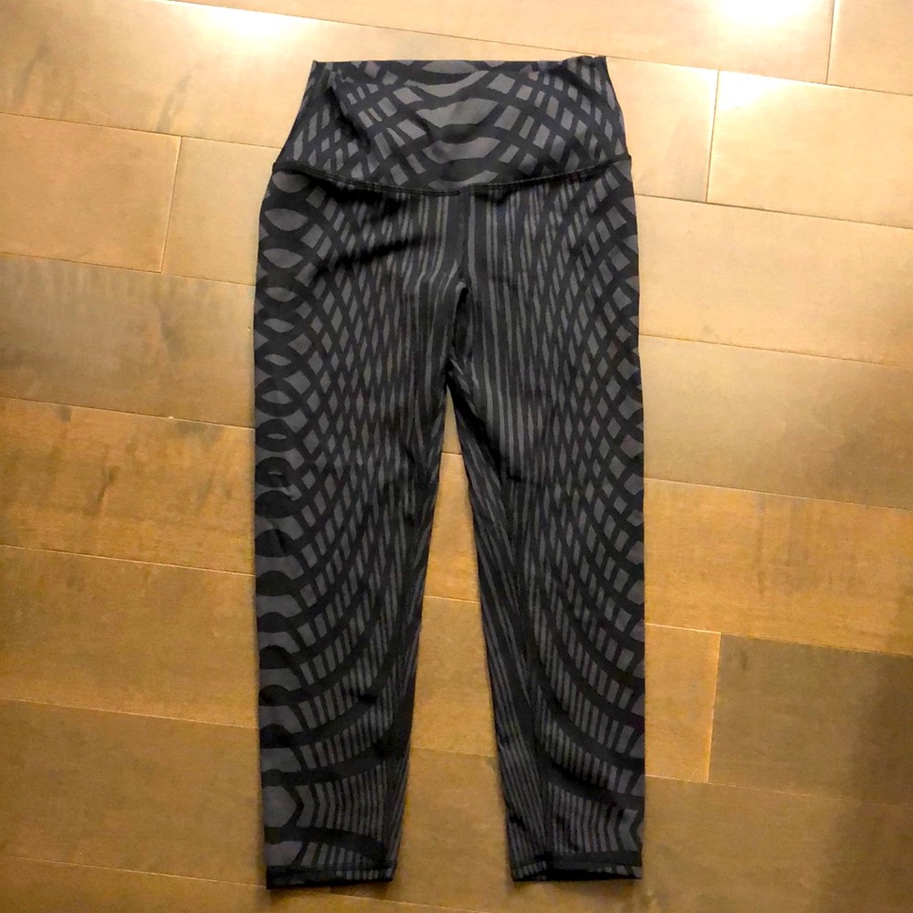 Alo Yoga Capri Leggings, Size S